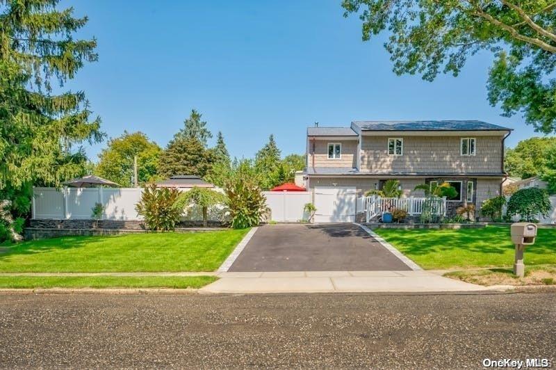 1 of 36 - 8 Glacier Drive, Smithtown, NY
