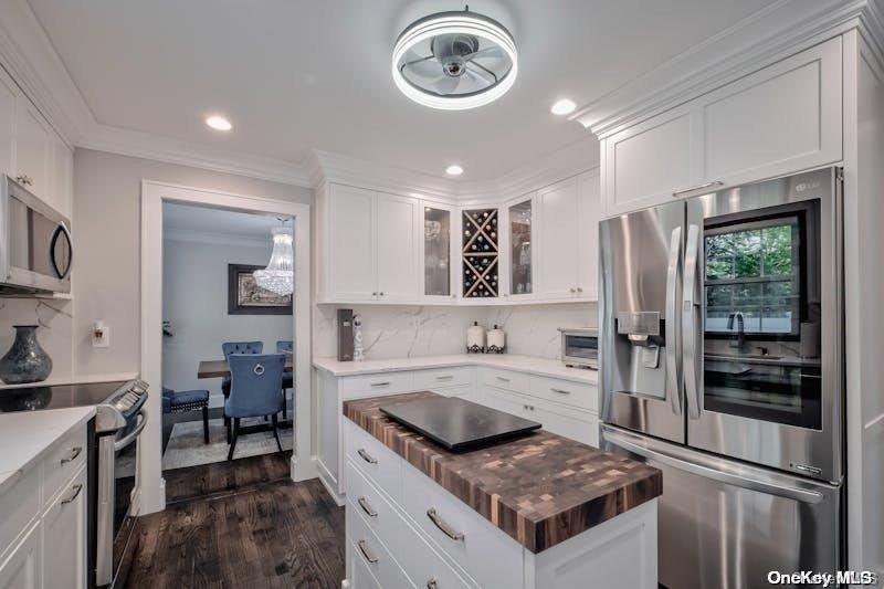 26 of 36 - 8 Glacier Drive, Smithtown, NY