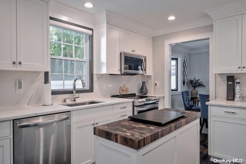 27 of 36 - 8 Glacier Drive, Smithtown, NY
