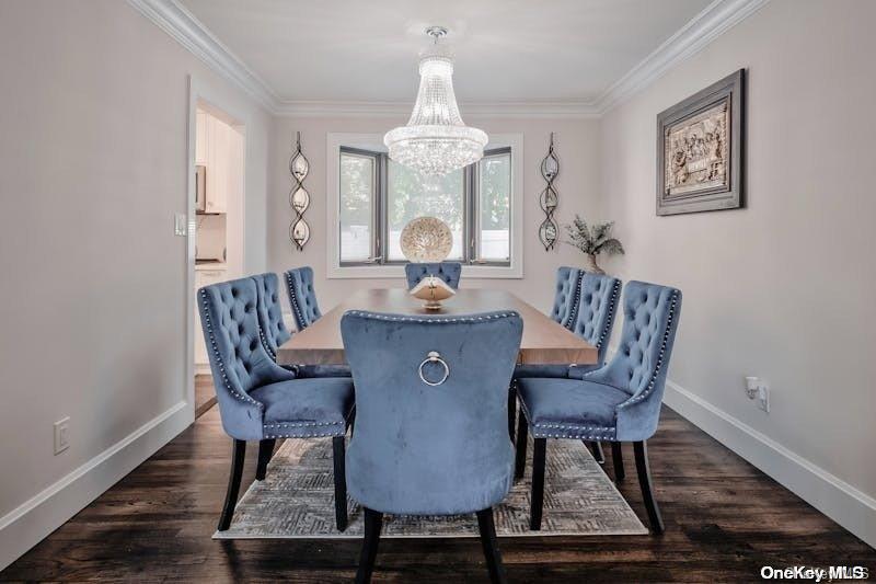 28 of 36 - 8 Glacier Drive, Smithtown, NY