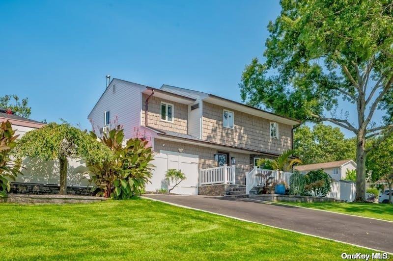 2 of 36 - 8 Glacier Drive, Smithtown, NY