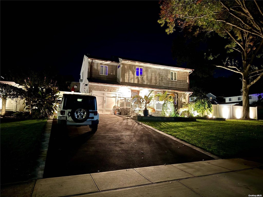 33 of 36 - 8 Glacier Drive, Smithtown, NY