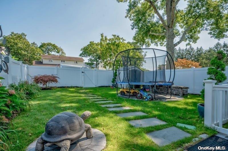 7 of 36 - 8 Glacier Drive, Smithtown, NY
