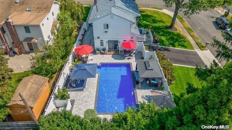 8 of 36 - 8 Glacier Drive, Smithtown, NY