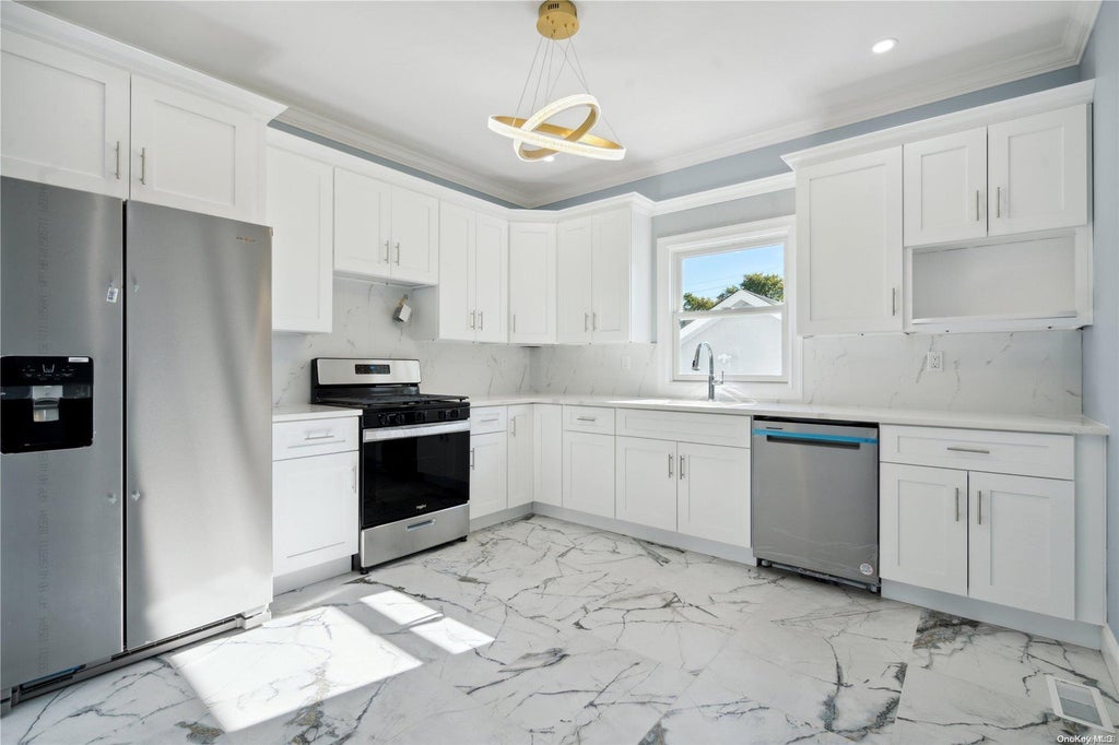 7 of 29 - 1007 Third Avenue, Franklin Square, NY