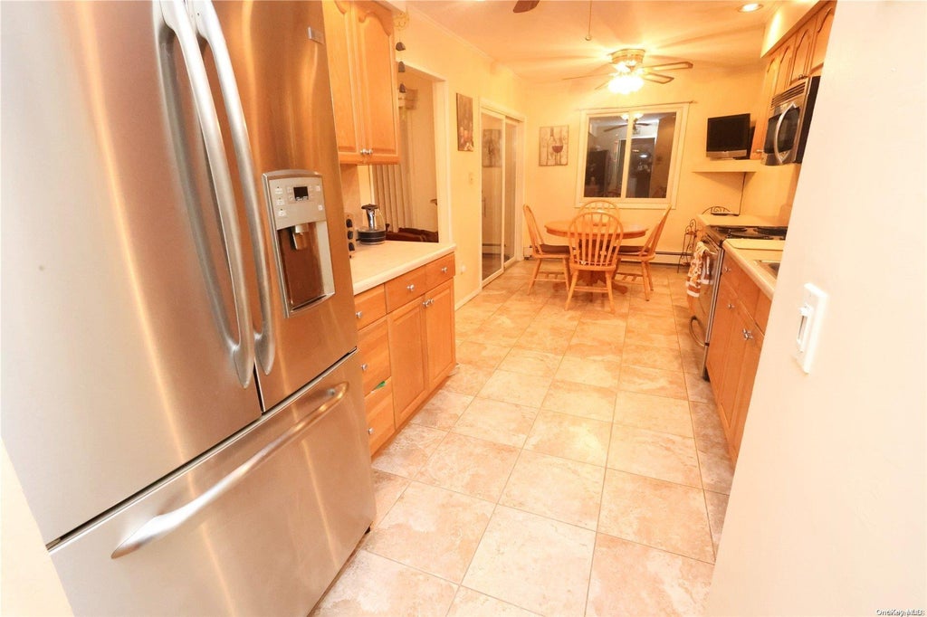 11 of 32 - 247 Trumpet Lane, Holbrook, NY
