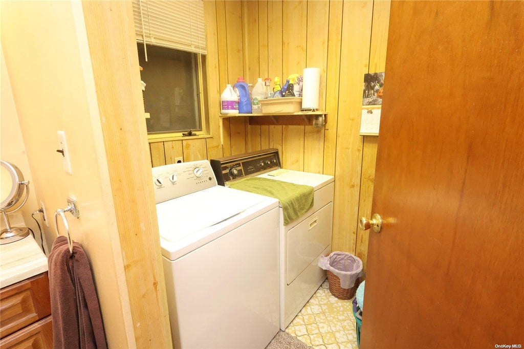 21 of 32 - 247 Trumpet Lane, Holbrook, NY