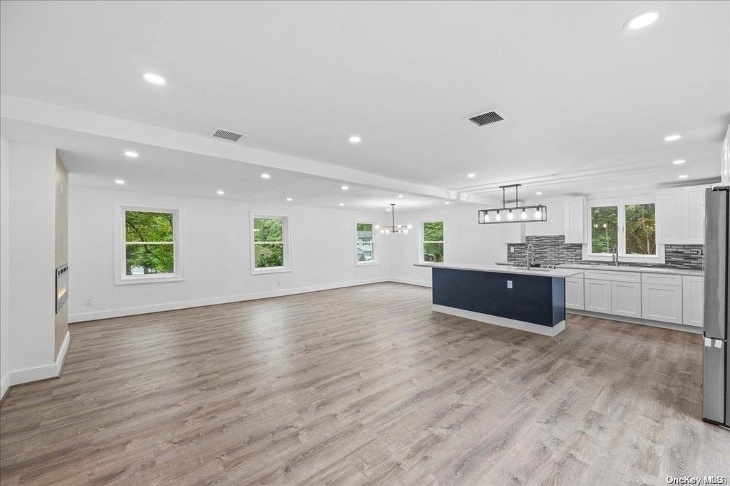 13 of 37 - 30 New Mill Road, Smithtown, NY