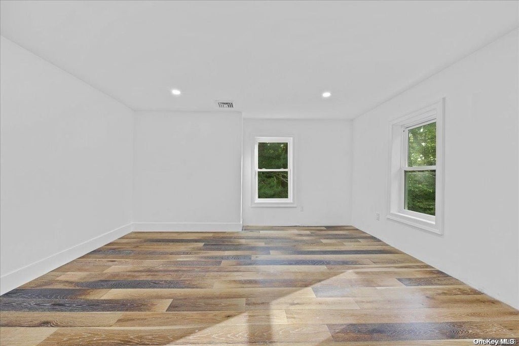 26 of 37 - 30 New Mill Road, Smithtown, NY