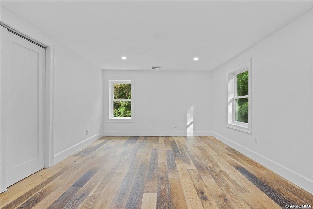 27 of 37 - 30 New Mill Road, Smithtown, NY