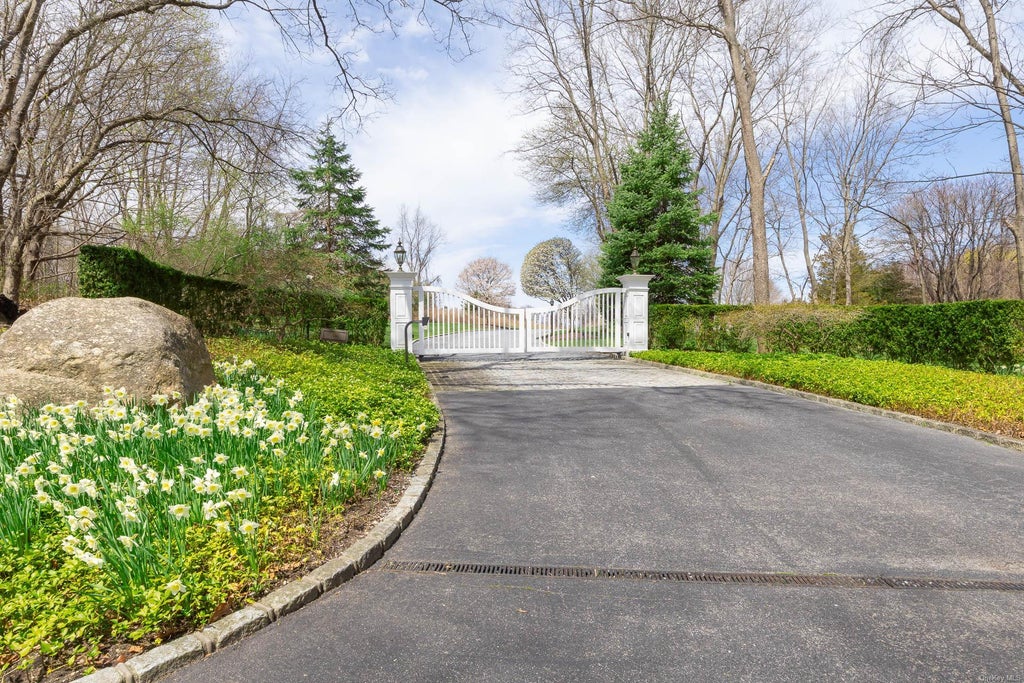 2 of 39 - 697 Short Beach Road, Nissequogue, NY