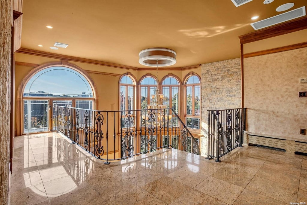 15 of 36 - 19 Center Drive, Malba, NY