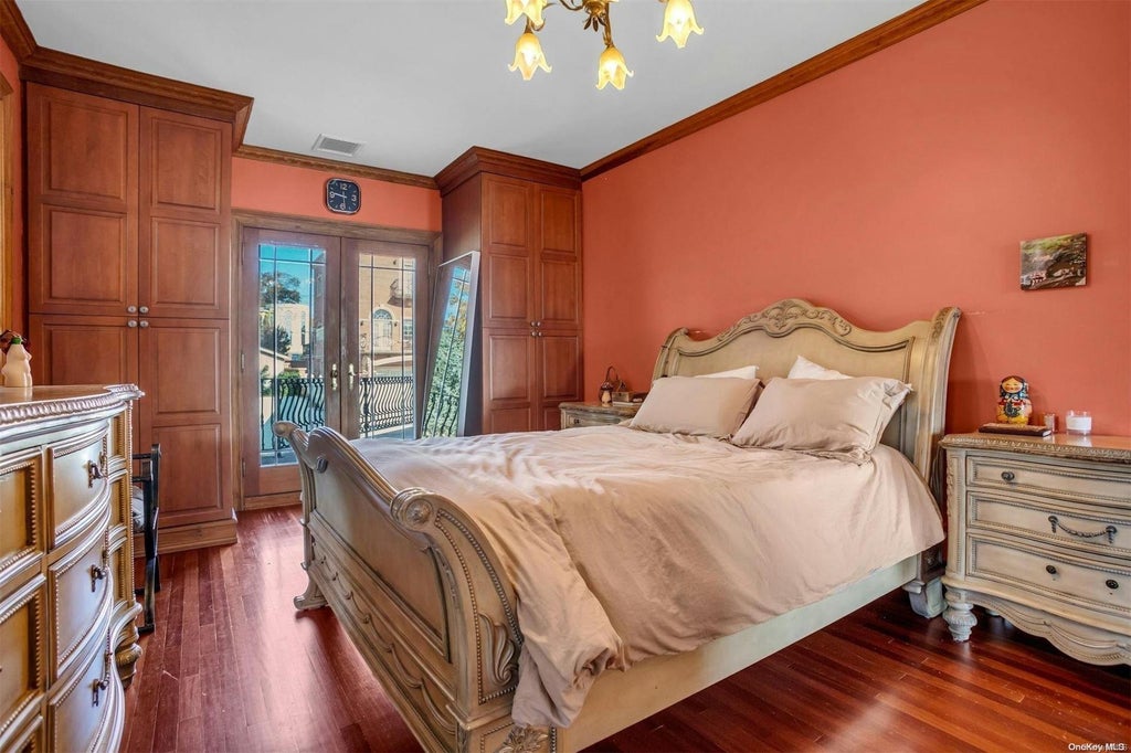 18 of 36 - 19 Center Drive, Malba, NY