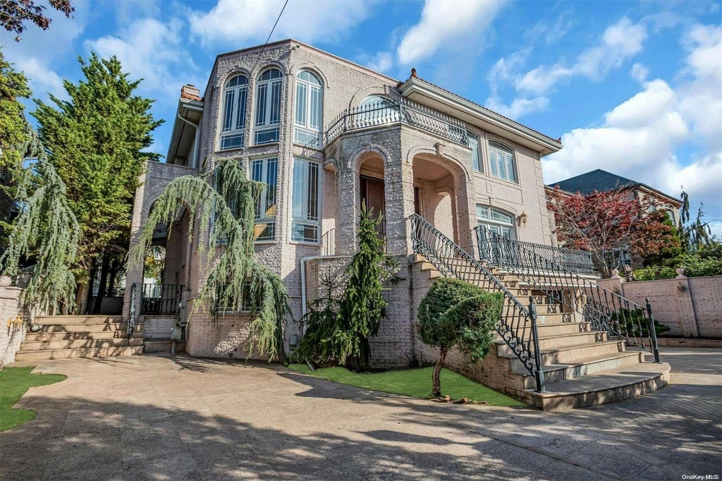 1 of 36 - 19 Center Drive, Malba, NY