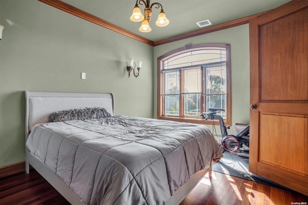 26 of 36 - 19 Center Drive, Malba, NY