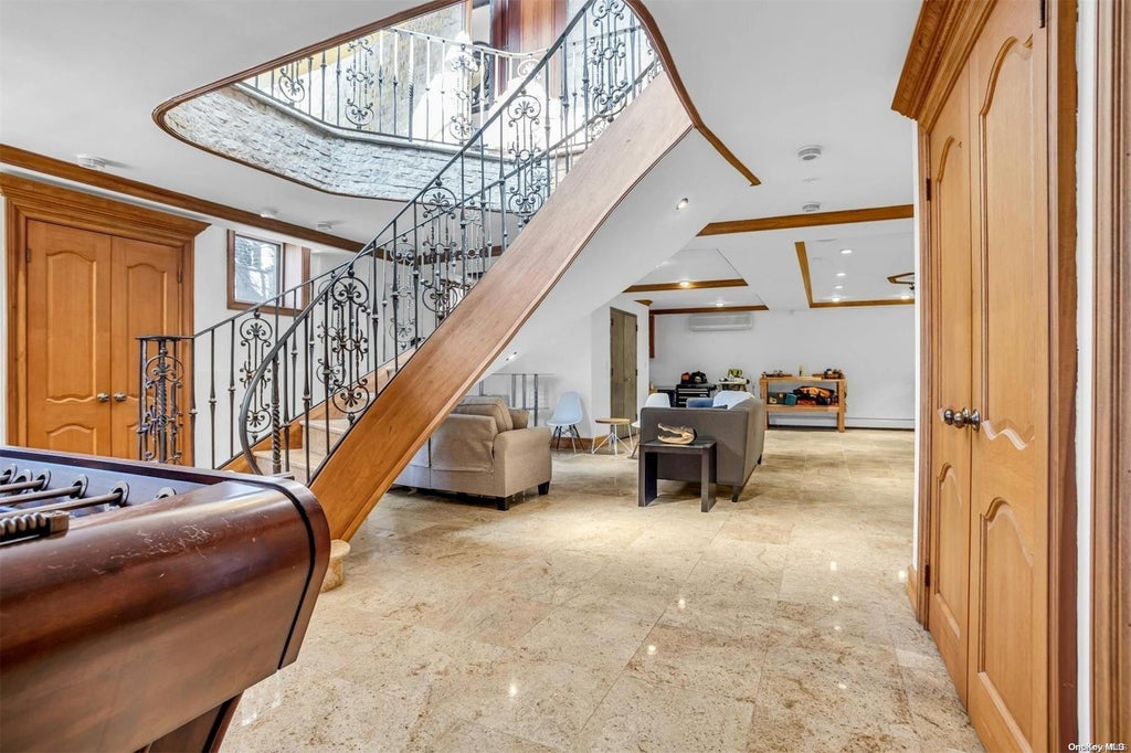 27 of 36 - 19 Center Drive, Malba, NY