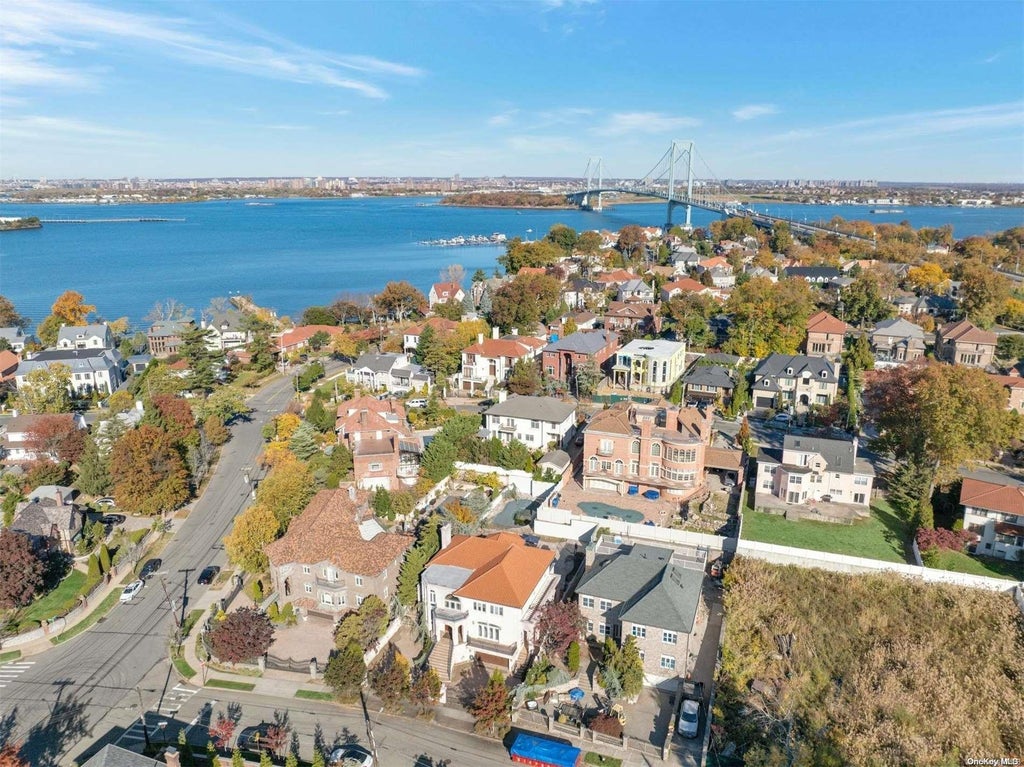 34 of 36 - 19 Center Drive, Malba, NY