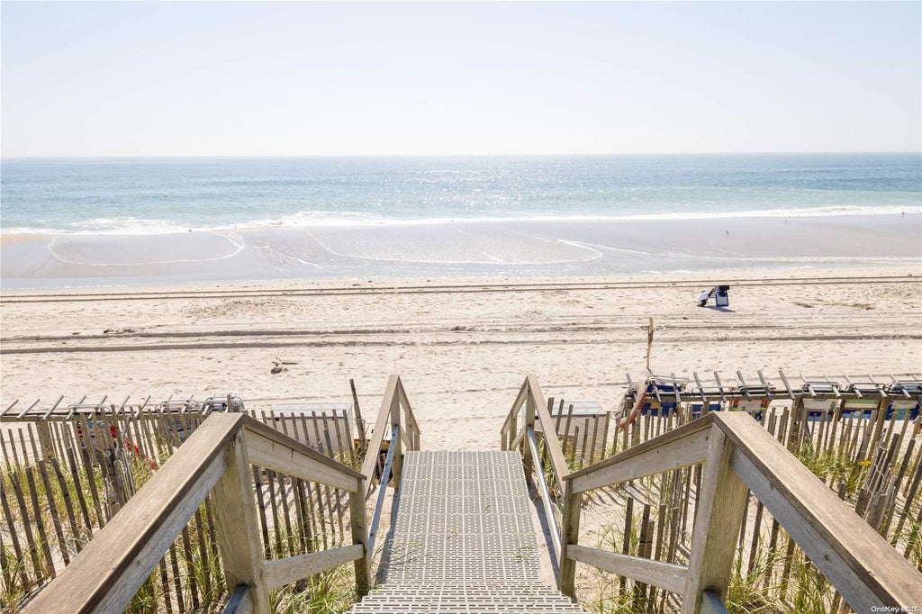 17 of 21 - 101 Dune Road B18/19, East Quogue, NY
