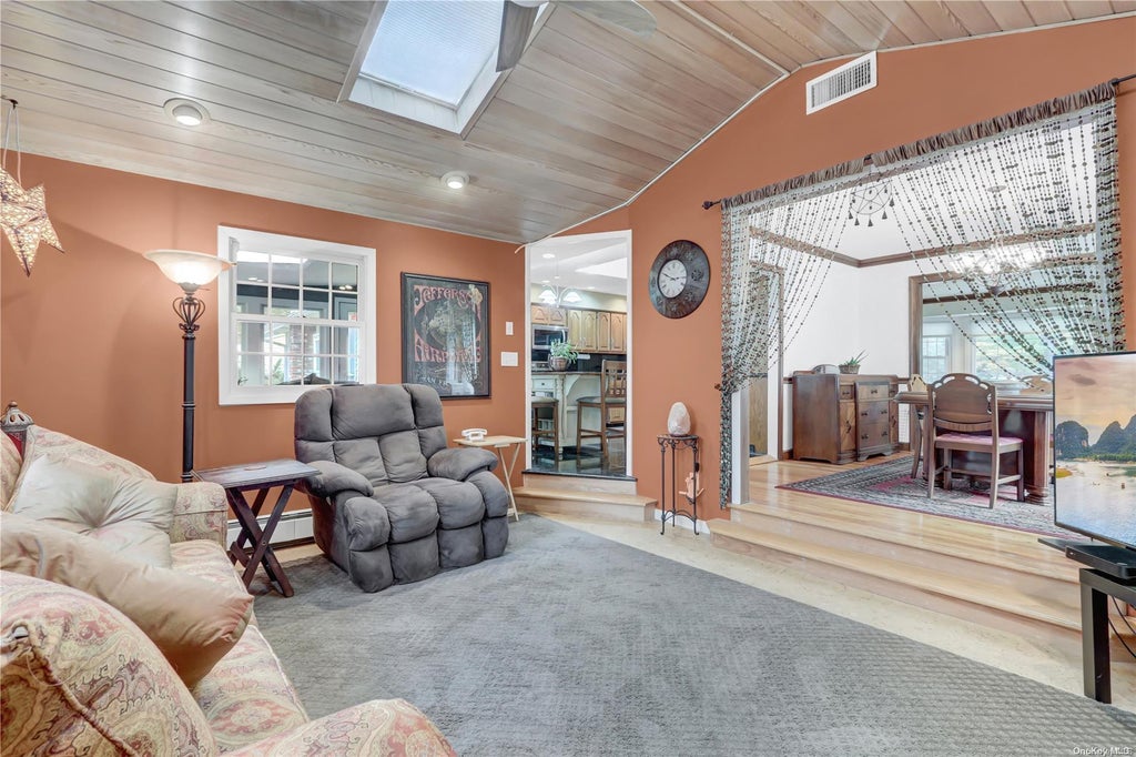 9 of 35 - 61 New Mill Road, Smithtown, NY