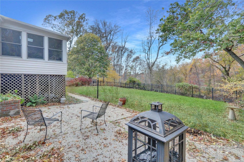 18 of 35 - 61 New Mill Road, Smithtown, NY