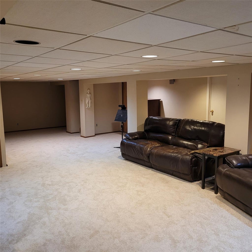 21 of 35 - 61 New Mill Road, Smithtown, NY