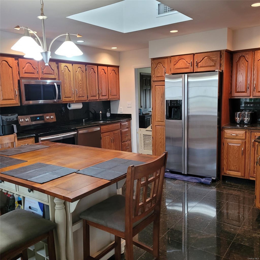 27 of 35 - 61 New Mill Road, Smithtown, NY