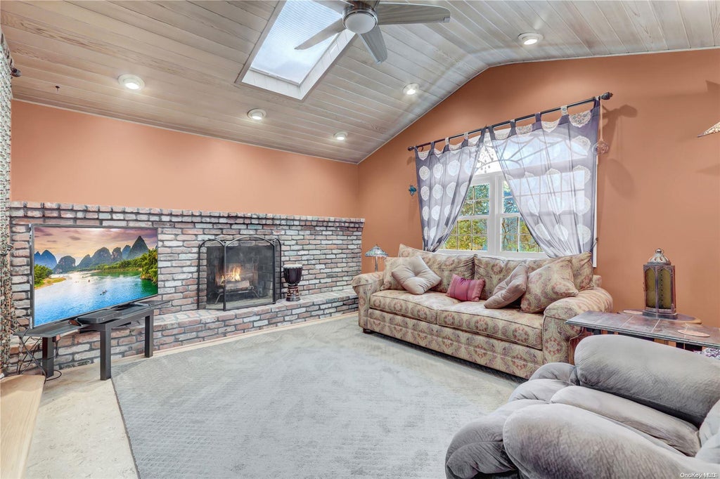 4 of 35 - 61 New Mill Road, Smithtown, NY