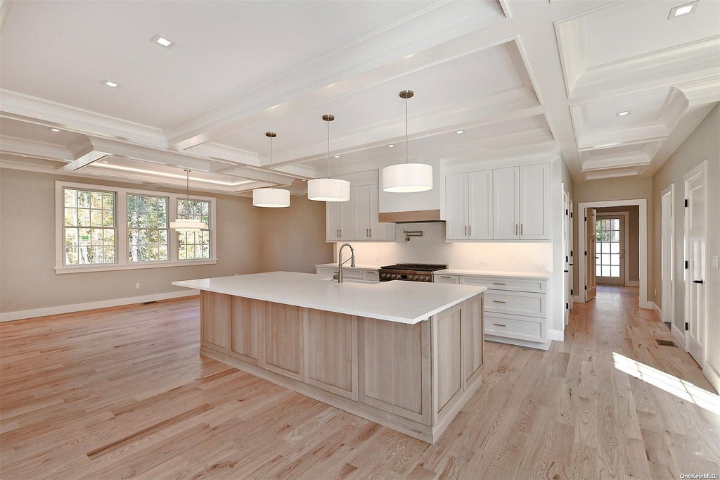 10 of 34 - 20 Waverly Avenue, Smithtown, NY