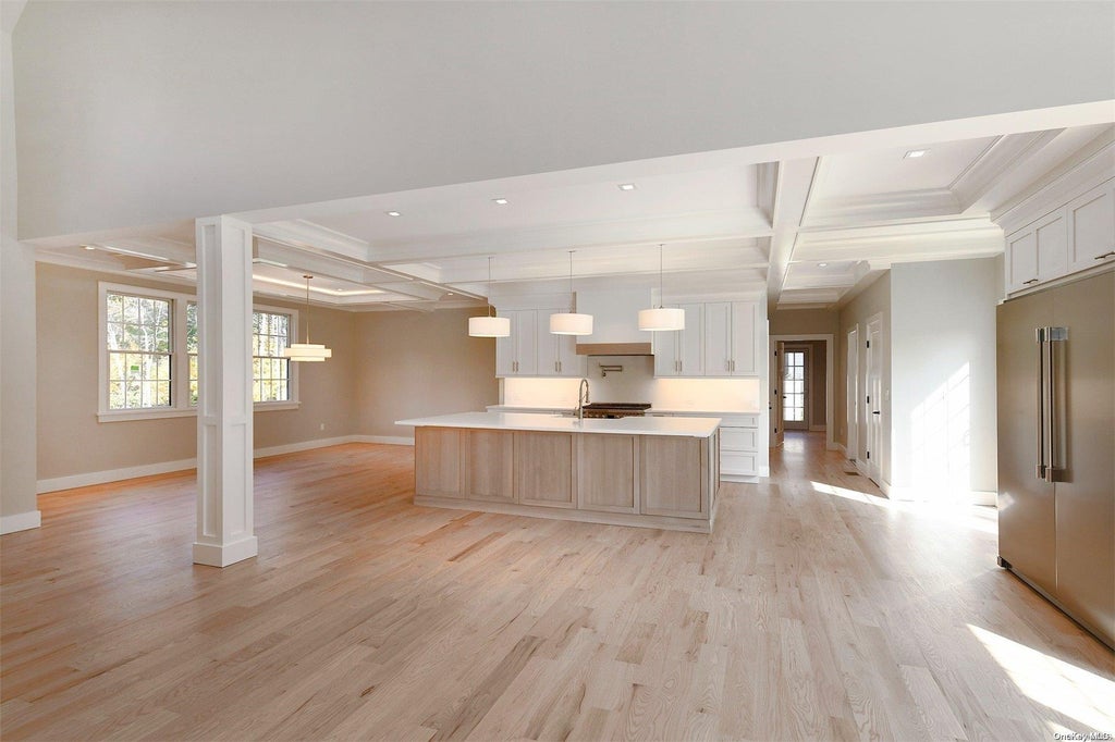 11 of 34 - 20 Waverly Avenue, Smithtown, NY