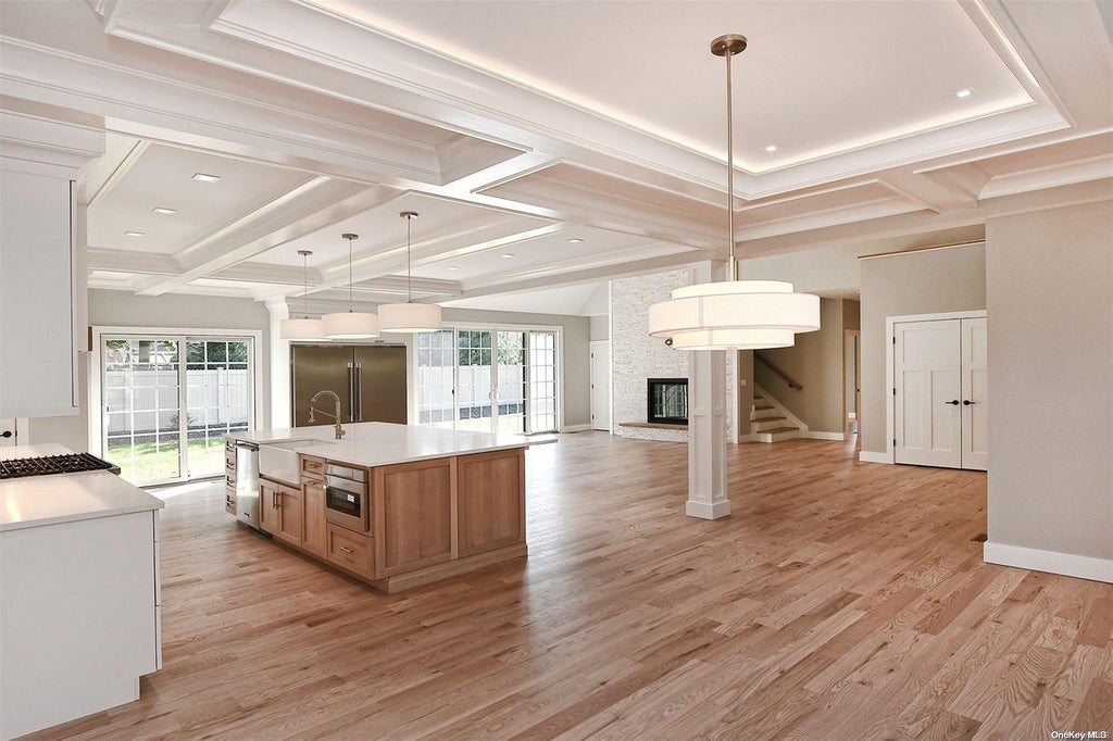 1 of 34 - 20 Waverly Avenue, Smithtown, NY