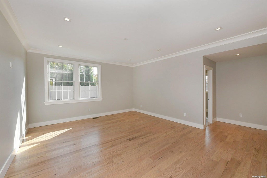 19 of 34 - 20 Waverly Avenue, Smithtown, NY