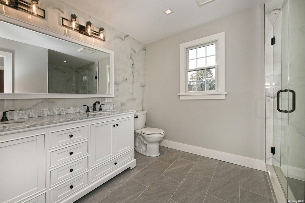 20 of 34 - 20 Waverly Avenue, Smithtown, NY