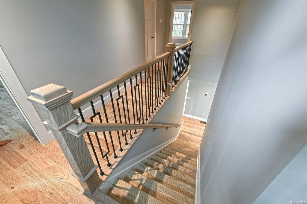 25 of 34 - 20 Waverly Avenue, Smithtown, NY