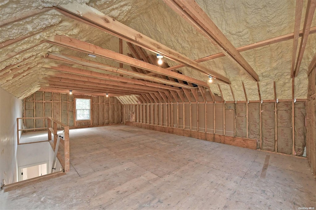 28 of 34 - 20 Waverly Avenue, Smithtown, NY
