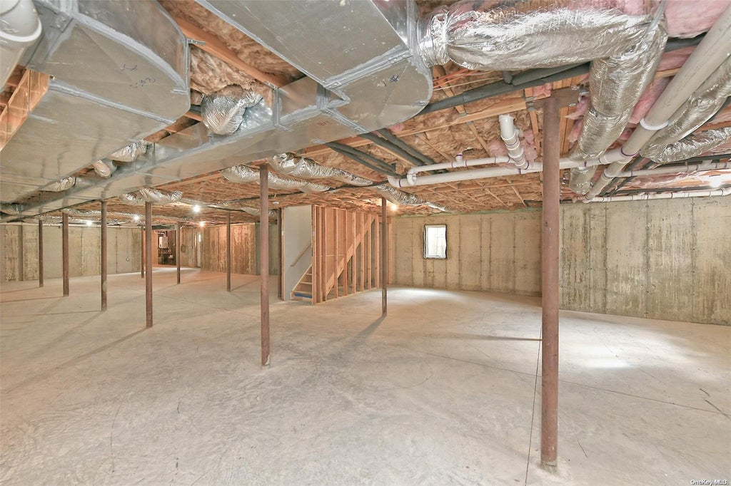 29 of 34 - 20 Waverly Avenue, Smithtown, NY