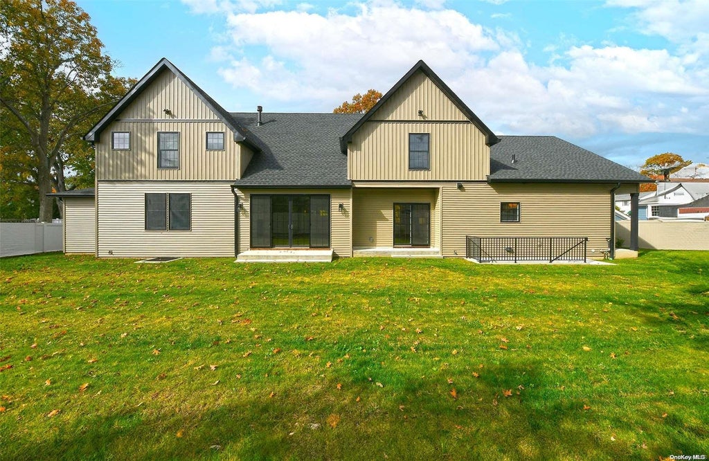 31 of 34 - 20 Waverly Avenue, Smithtown, NY