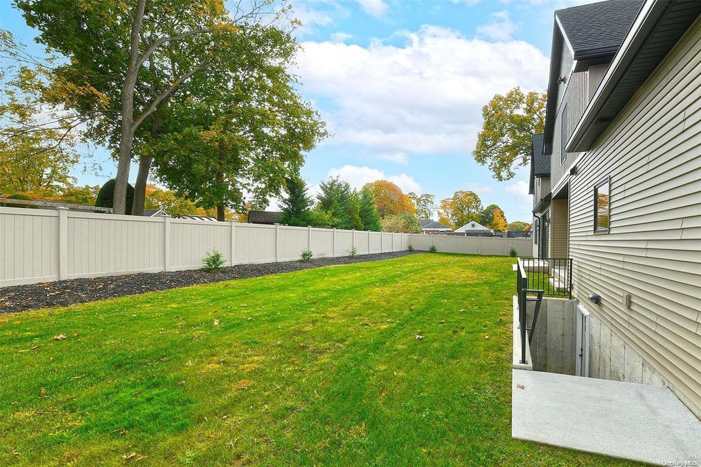 32 of 34 - 20 Waverly Avenue, Smithtown, NY