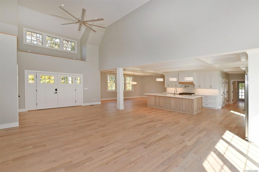7 of 34 - 20 Waverly Avenue, Smithtown, NY