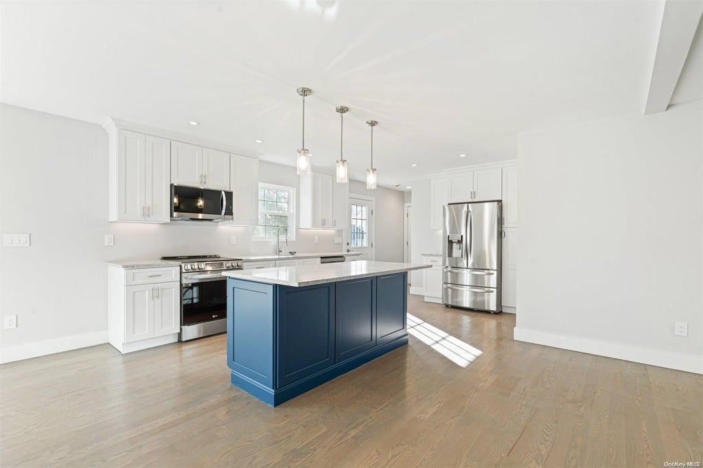 10 of 27 - 5 Waverly Road, Shirley, NY