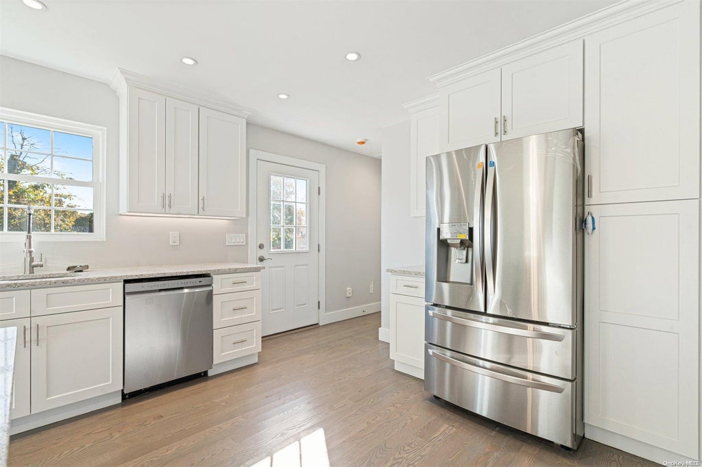 11 of 27 - 5 Waverly Road, Shirley, NY