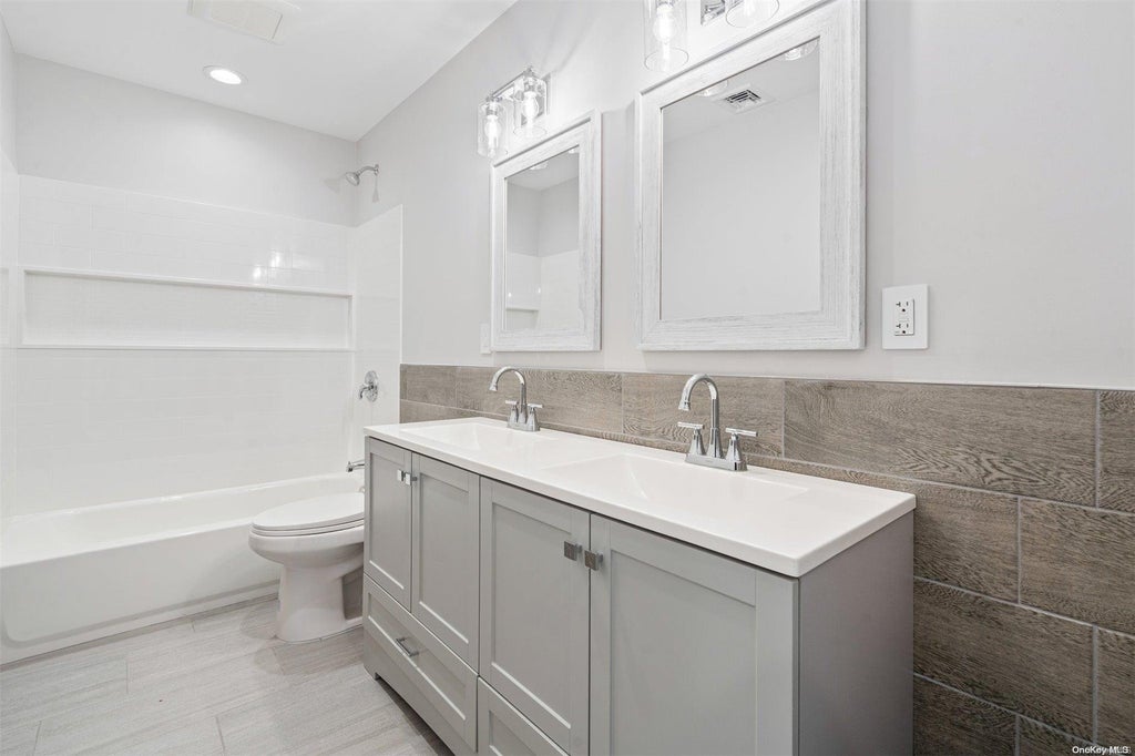 17 of 27 - 5 Waverly Road, Shirley, NY