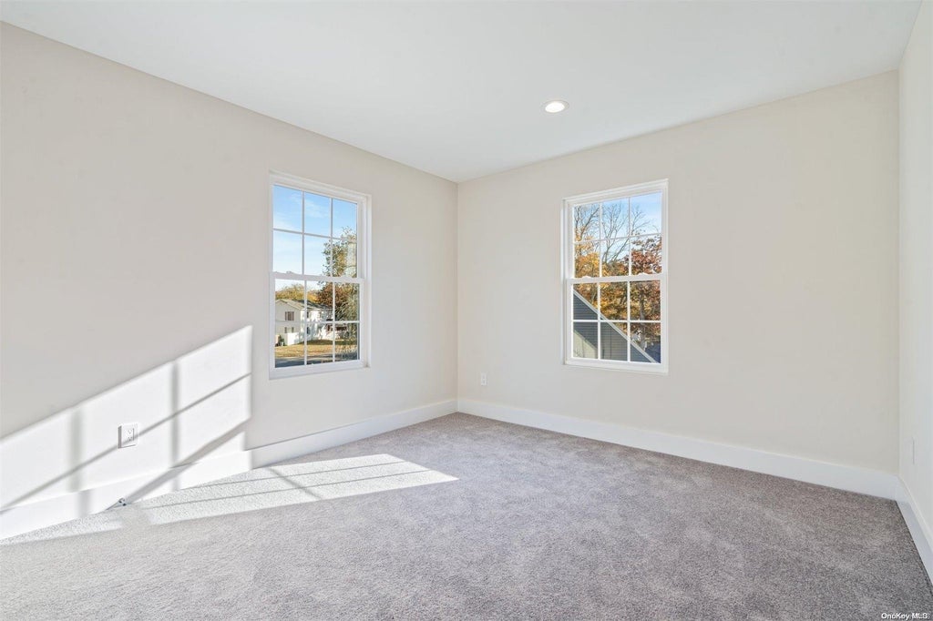 19 of 27 - 5 Waverly Road, Shirley, NY