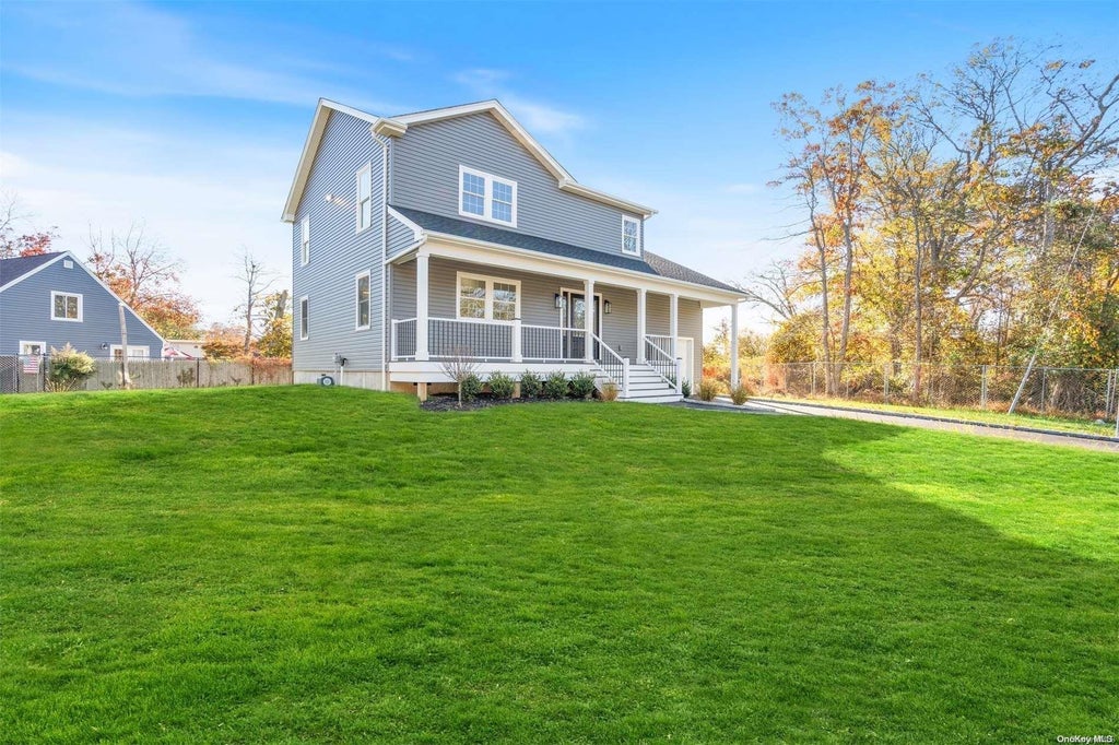 2 of 27 - 5 Waverly Road, Shirley, NY