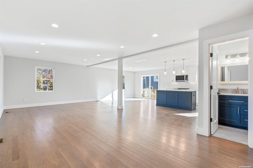 5 of 27 - 5 Waverly Road, Shirley, NY