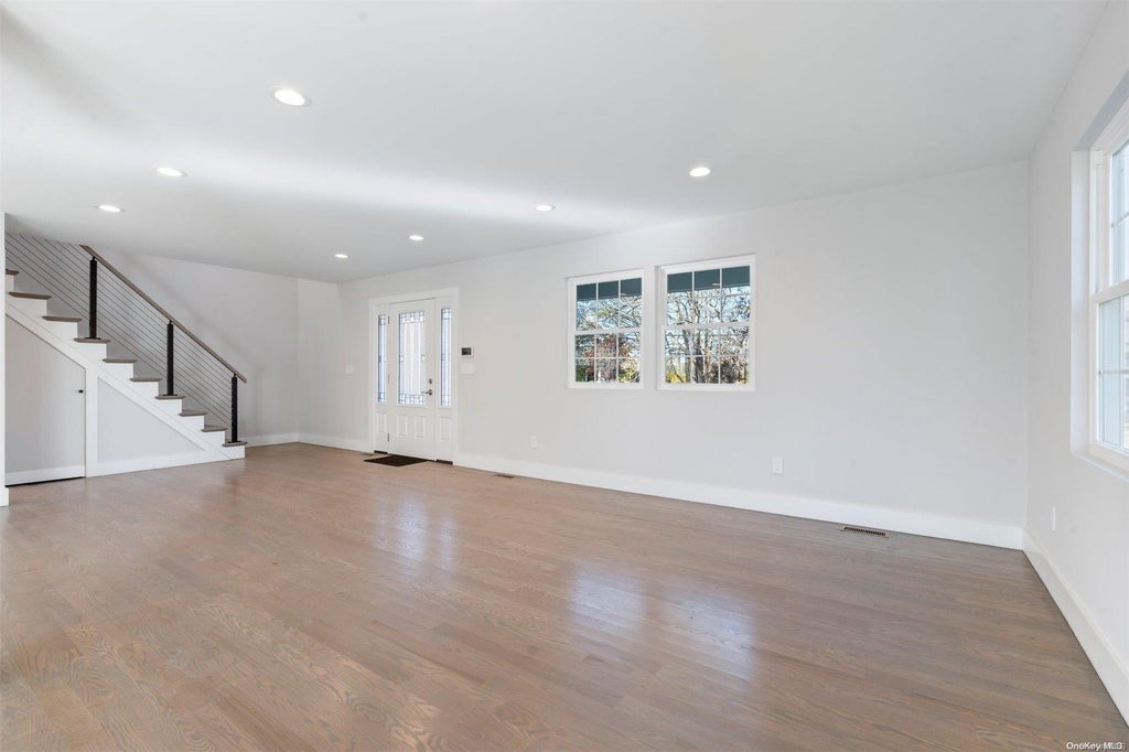 6 of 27 - 5 Waverly Road, Shirley, NY