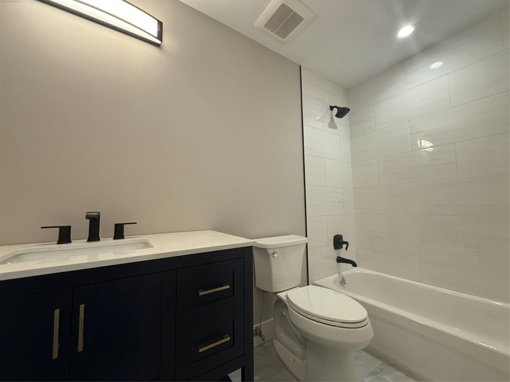 19 of 40 - 115 Brookfield Avenue, Center Moriches, NY