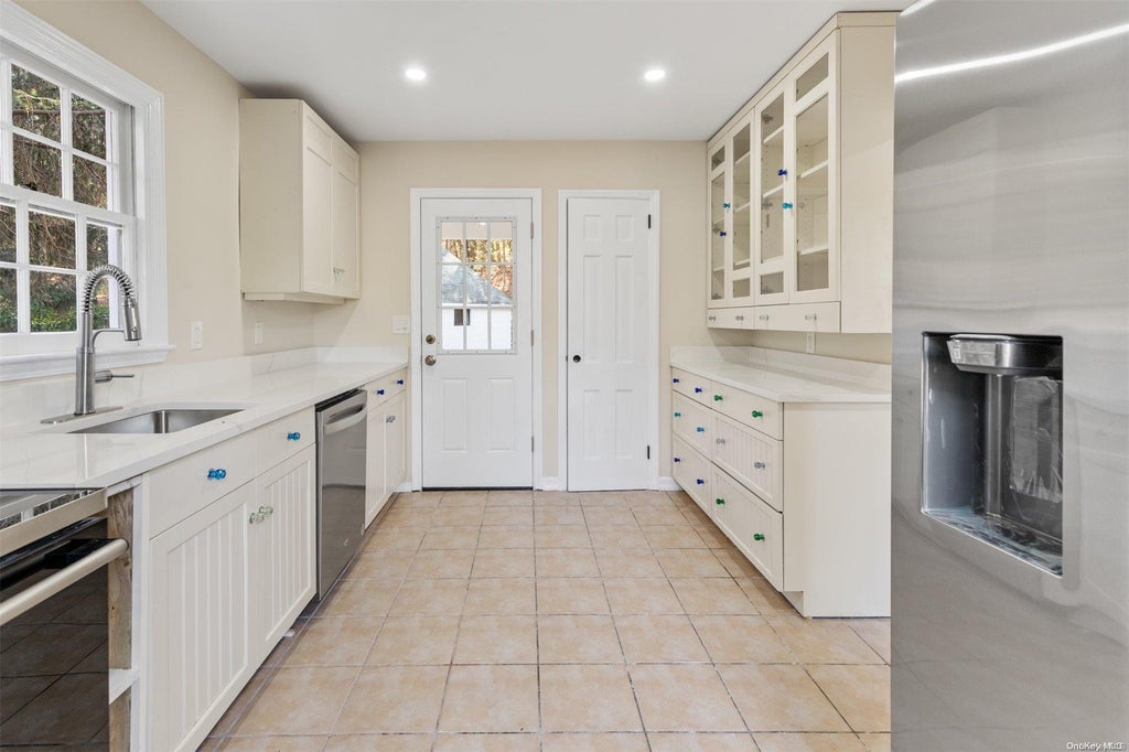 12 of 21 - 226 Landing Avenue, Smithtown, NY