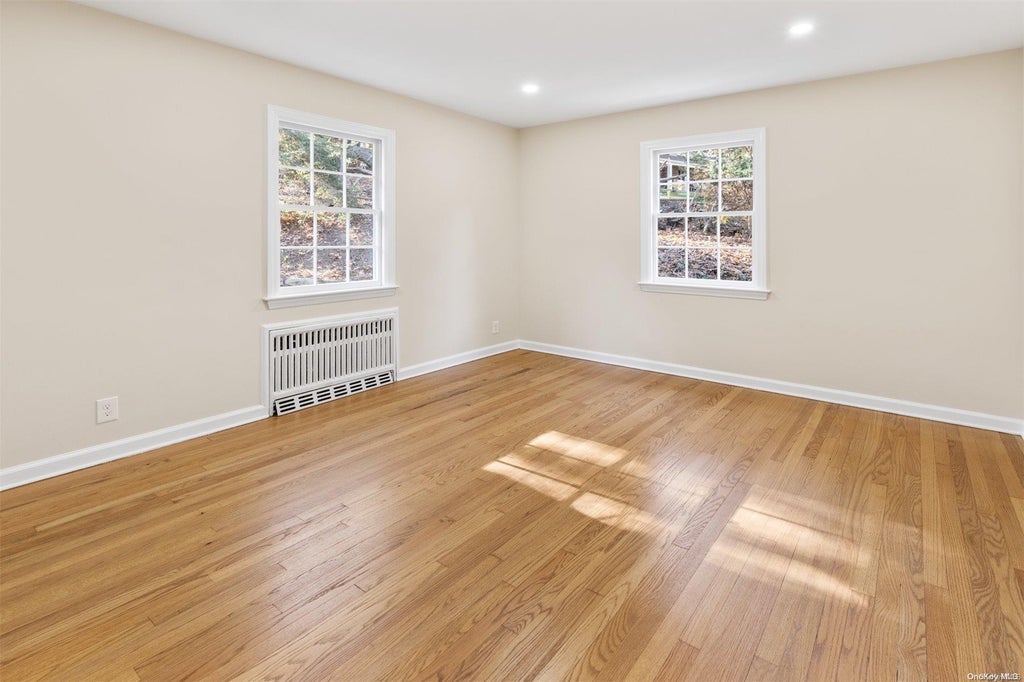 13 of 21 - 226 Landing Avenue, Smithtown, NY