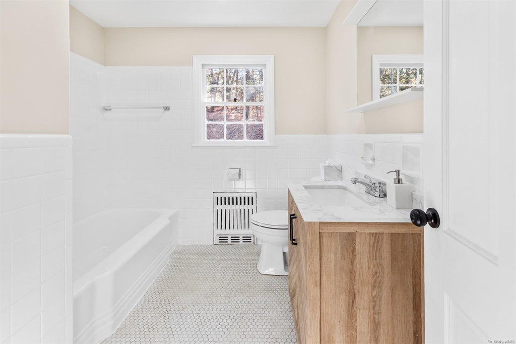 14 of 21 - 226 Landing Avenue, Smithtown, NY
