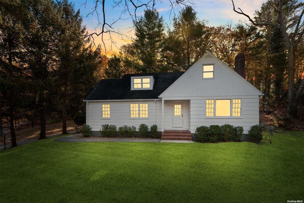 2 of 21 - 226 Landing Avenue, Smithtown, NY